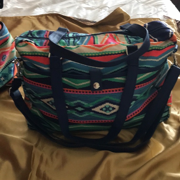 Aztec Print Travel Bags - Picture 4 of 7